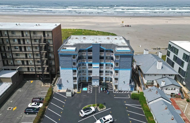 OCEAN FRONT: A WAVE FROM IT ALL: Seaside Vacation Homes, Inc Managed