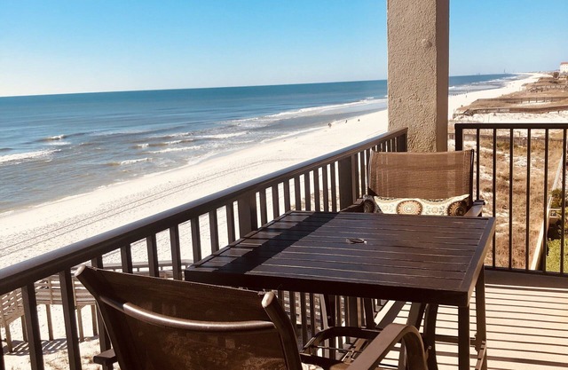 Ocean Front, Corner Unit, Wi-Fi, 2BR, 2 BA, Beautiful View