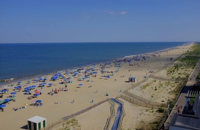 OCEAN FRONT CONDO. ENJOY YOUR MORNING COFFEE SITING ON YOUR PRIVATE BALCONY WATCHING THE MORNING SUNRISE.