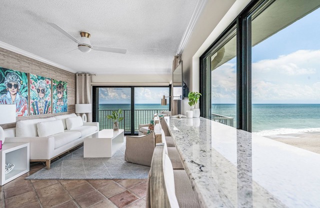 OCEAN FRONT CONDO-TOP FLOOR - OCEAN VIEWS ALL AROUND!