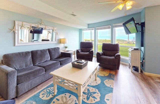 OCEAN FRONT: DEJA BLUE: Seaside Vacation Homes, Inc Managed