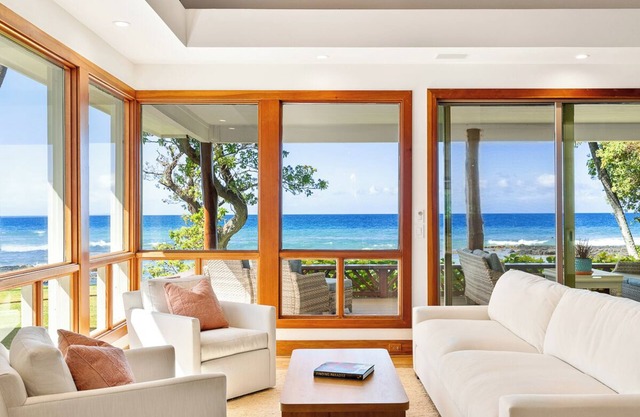 Ocean Front House. 3100 SF, 4 bd/4bath. Huge Lani. Marine life galore. Sunsets.