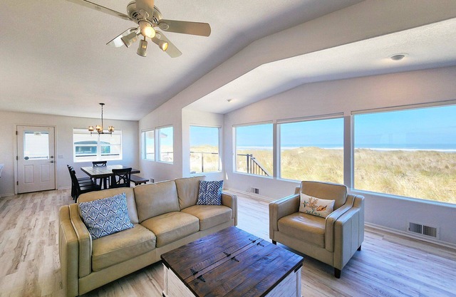 Ocean Front on the Beach! Dog Friendly!