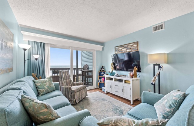 Ocean Garden Villas C2-2BR/2BA Oceanfront Condo in Crescent Beach