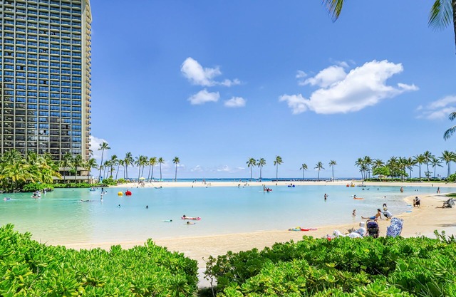 Ocean & Harbor view Waikiki getaway with a covered lanai - walk everywhere