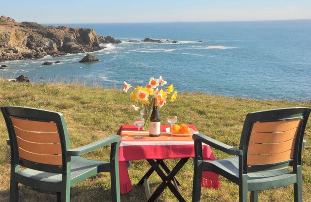 Ocean Hideaway: Your Romantic And Private Oceanfront Retreat!