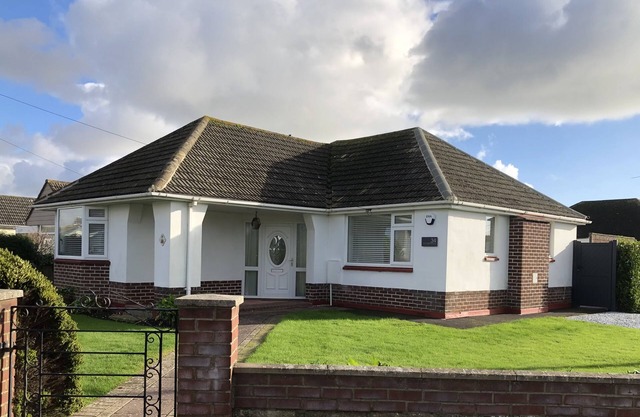 Ocean La Vie - recently renovated bungalow in Barton on Sea.