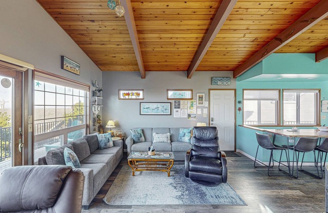 Ocean & Lake View Home w/Private Hot Tub - 1/2 Block to Beach, Dogs OK