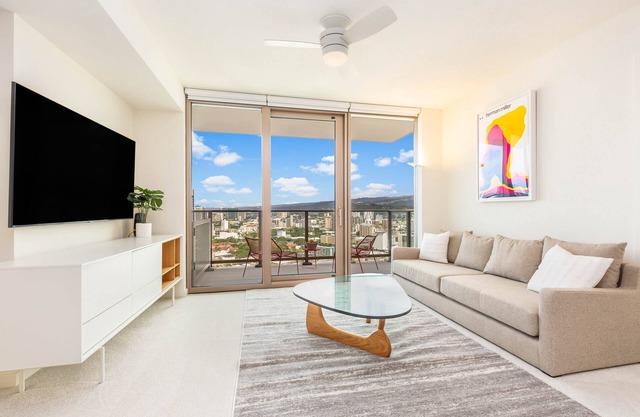 Ocean-MT Views From the Luxury Sky Ala Moana Condo with Amazing Amenities