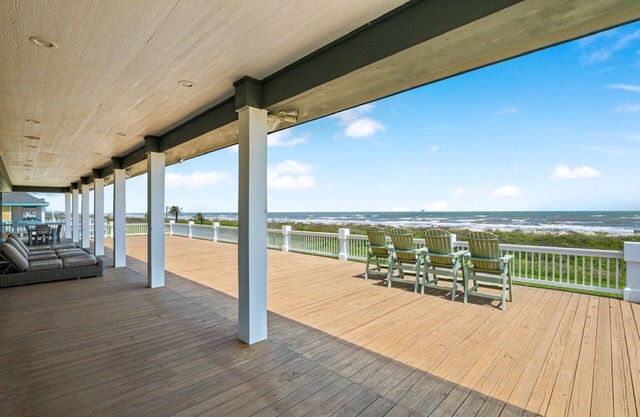 Ocean One 4 Bedroom Home by RedAwning