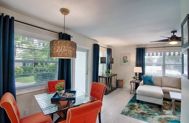 Ocean Pearl 2 Blocks to A1A-Delray Beach!