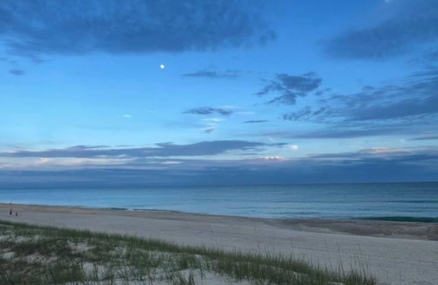 Ocean Sands Condo - Steps Away to a Private Beach - Linens Included