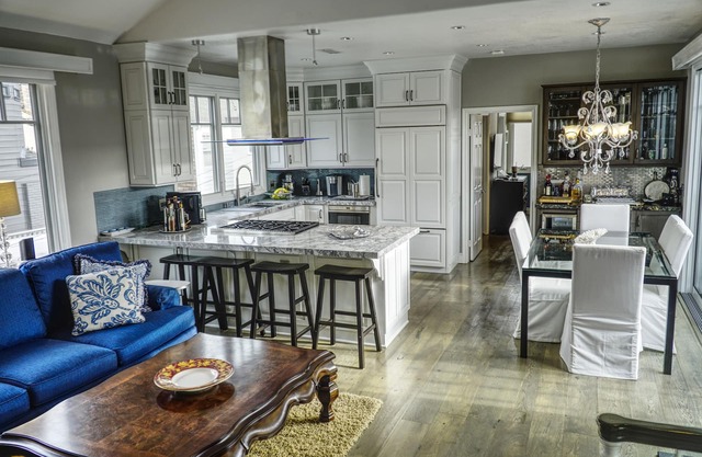 Ocean Side of Coast Hwy/Remodeled/Rooftop Deck w/Fire Pit/Short Walk to Beach
