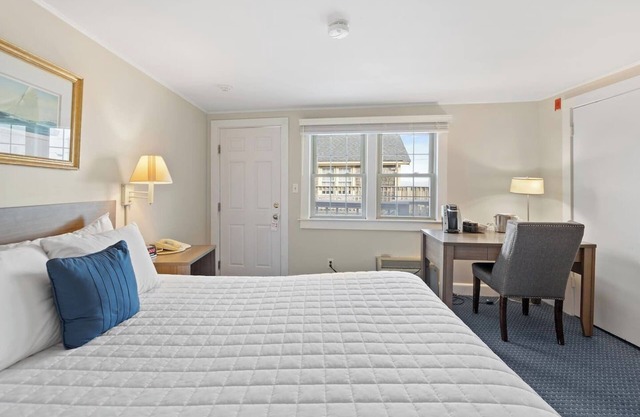 Ocean View 1 Queen Bed Room with Vibrant Vibe