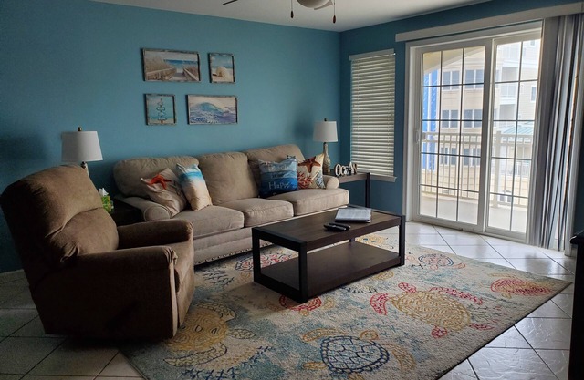 Ocean View 2br Condo in Champagne Island resort & Flip Flopz. Perfect Location !