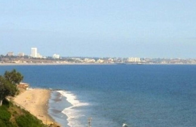Ocean View 3000 sq ft Villa steps from sandy Beach, close to sights - sleeps 12