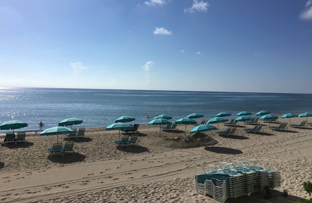 Ocean View - Amazing Newly renovated Apartment Right On The Beach. 1BR, 1 1/2 B