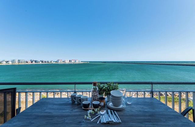 "Ocean View" Baltic Sea vacation with a 3-minute walk to the beach, fireplace and sea view