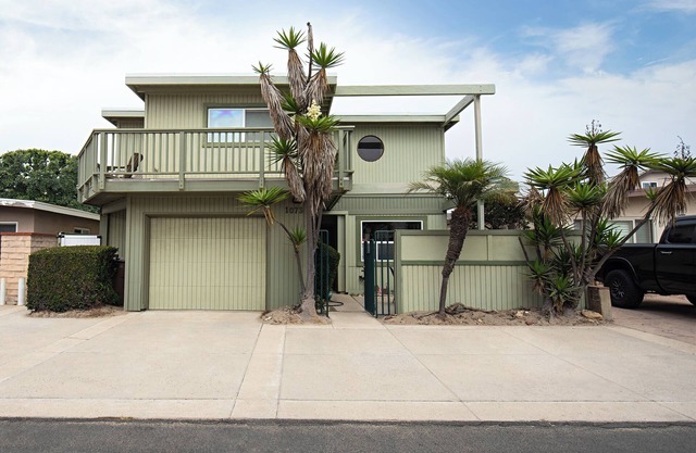 Ocean View Beach Family Vacation Steps from Sand 5600 monthly Sept to May