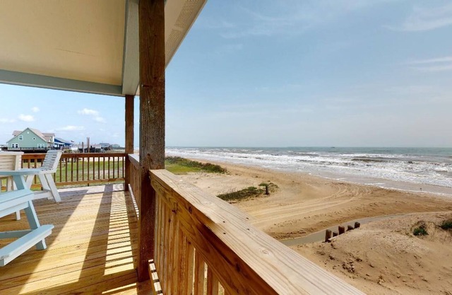 Ocean View Beauty - gorgeous 4 bed, 4 bath in private area of the beach!