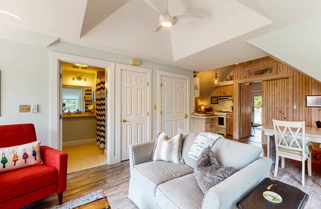 Ocean View | Coastal Cottage Loft | Walk to Harbor