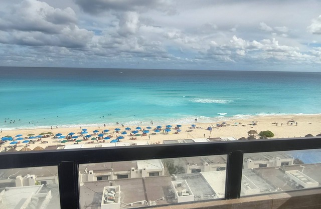 OCEAN VIEW CORAL PENTHOUSE , WALK TO THE BEACH