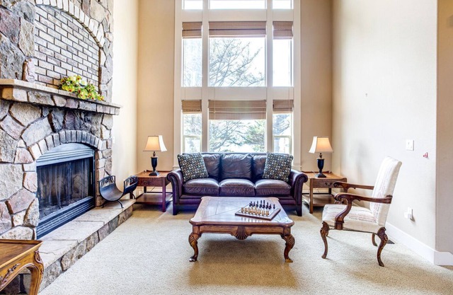 Ocean View Deck! Dog Friendly! Fireplace!