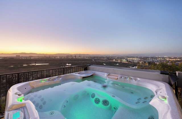 Ocean View Escape with Private Hot Tub, Gourmet Kitchen, Fireplace, Fitness Room