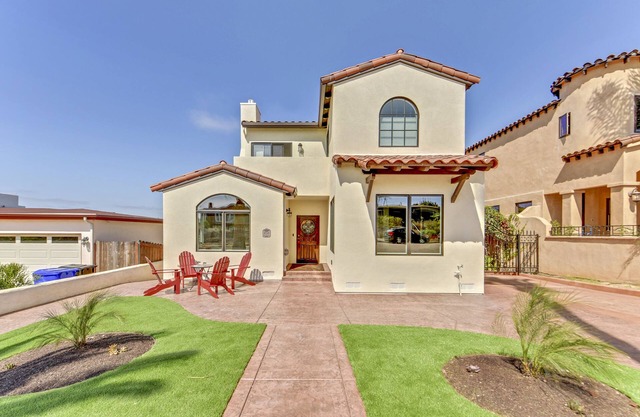 OCEAN VIEW Family Beach House 4BR 3BA Open Concept just 4 block walk to beach!
