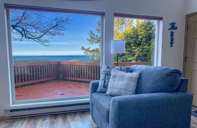 Ocean View in Yachats! Dog Friendly!