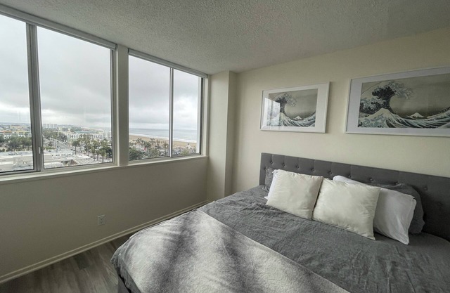 Ocean View Loft steps from Santa Monica Pier