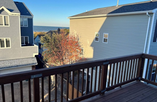 Ocean View Luxe Beach House. Sleeps 8! Seabreeze