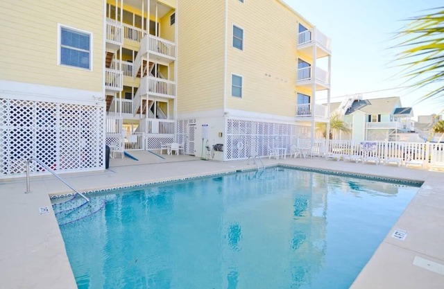 Ocean View on Ocean Blvd w Pool and Grill