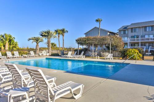 Ocean-View Saint Helena Island Condo - Pool Access