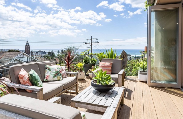 Ocean Views. Private Pool. Large Deck Overlooking Coogee