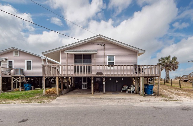 Oceanfront 1 Bedroom-Downstairs Apartment