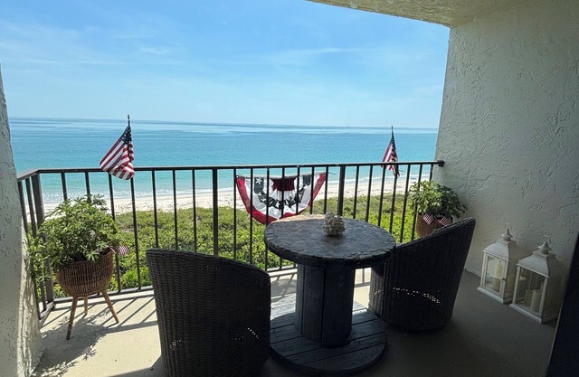 Oceanfront 2 bedroom Condo on Hutchinson Island