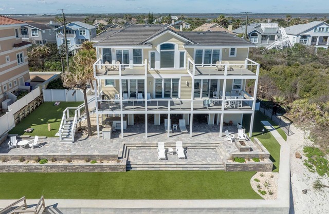 Oceanfront! 2 Primary Suites - Secluded Beach - St. Augustine Nights of Lights!