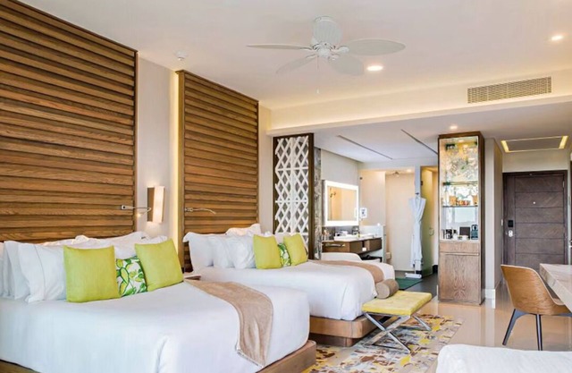 Oceanfront 2BR2.5BA, 5 Diamond Garza Blanca Cancun Villa Suite -Balcony, Hammock