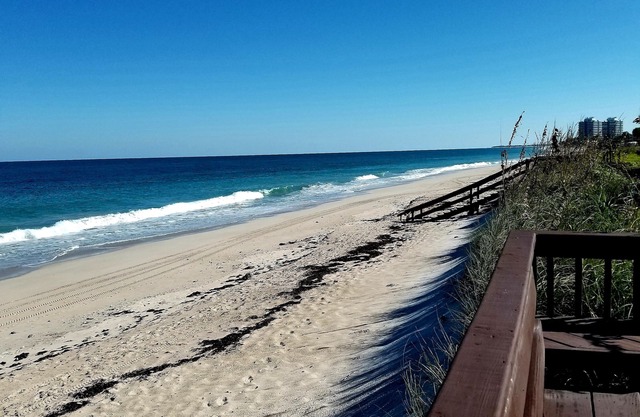 Oceanfront and Ocean view paradise! Two-bedroom/two-bath vacation retreat.