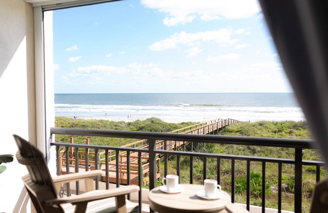Oceanfront Apartment for 2 - steps to the beach