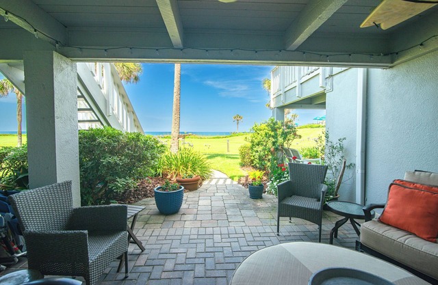 Oceanfront Bliss – charming Surf Villas condo in Sawgrass, FL