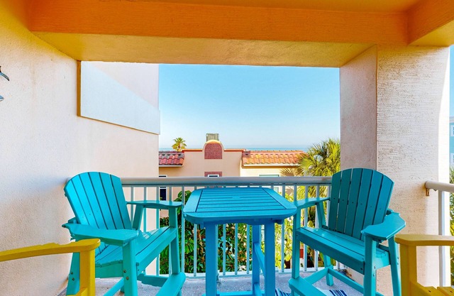 Oceanfront condo with Shared Pool, Ocean View, High-Speed WiFi, & Central AC