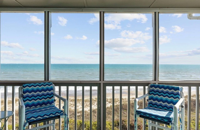 Oceanfront Condo-Breakers C32