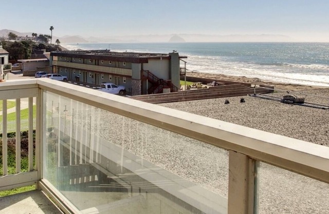 Oceanfront Condo Escape w/ Grill, Walk to Beach!