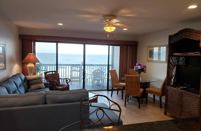 Oceanfront condo on Carolina Beach with wifi