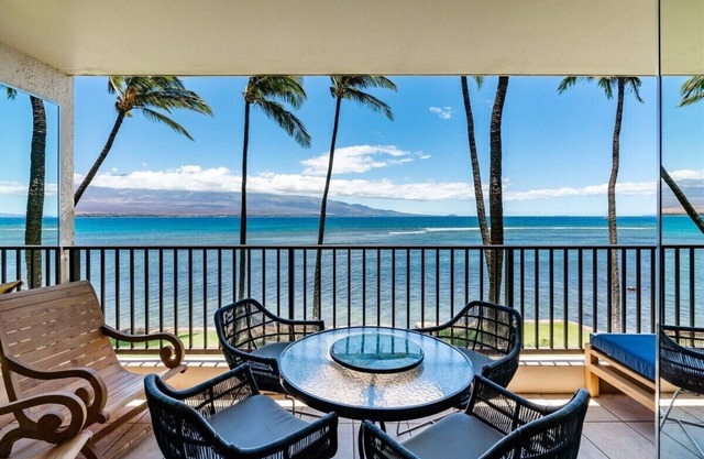 Oceanfront condo with pool | Central Maui