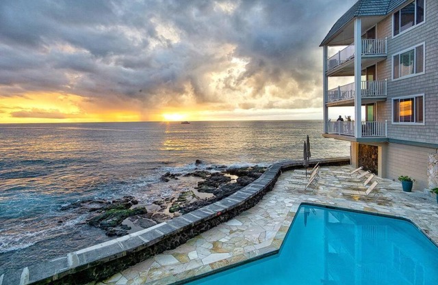 Oceanfront Condo with Lanai that Almost Hangs Over Ocean - Hale Kona Kai 304 by Casago Kona