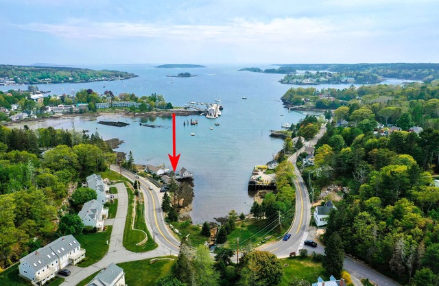 Oceanfront Cottage & Studio on Mill Cove w/Water Views, Deck - Walk Downtown