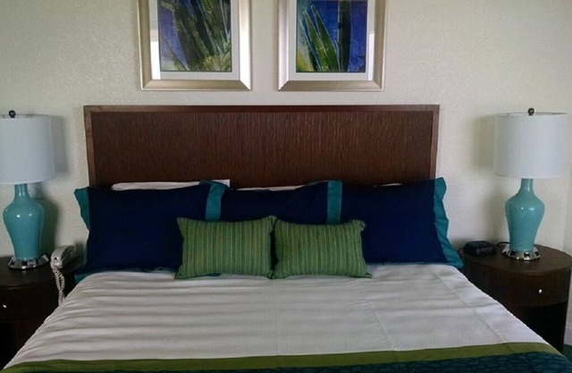 OCEANFRONT DAYTONA BEACH SHORES CONDO RENTAL SLEEPS 6 - STUNNING LOCATION